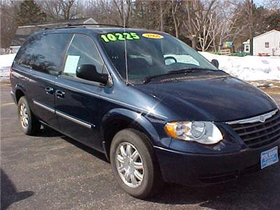 Used Chrysler TownandCountry 2005 : $9995
