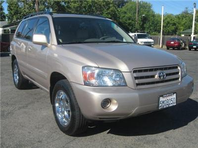 Used Toyota Highlander 2005 : $10999