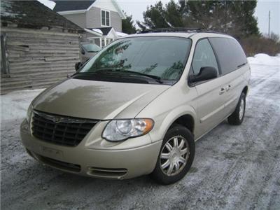 Used Chrysler TownandCountry 2005 : $8995