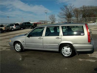 Used Volvo V70 1999 : $3995